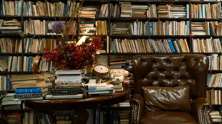 How to Create a Cozy Reading Corner at Home